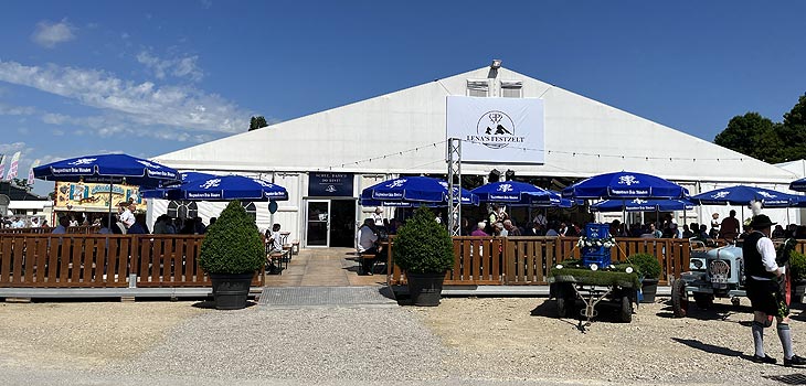 Lena's Festzelt (©Foto: Martin Schmitz)